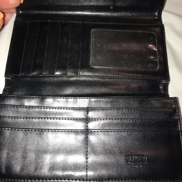 COACH Signature slim wallet $40 - Picture 2 of 3